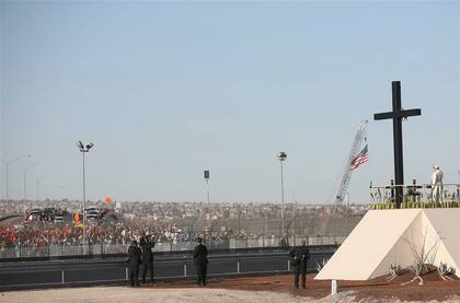 Desde Ciudad Juárez, el Papa saludó a fieles que se congregaron al otro lado de la frontera, en Texas