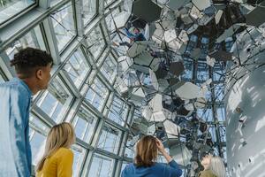 Tomás Saraceno instalará una obra con vista 360° sobre Barcelona