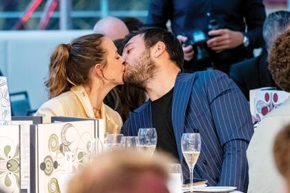 Desde el 2013 que el broker inmobiliario empezó a aparecer poco a poco en la vida “virtual” de Pauline