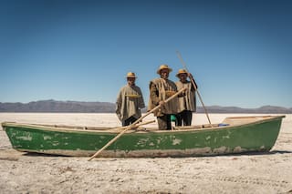 La historia de los pescadores que perdieron todo y el documental de dos argentinos rumbo al Oscar