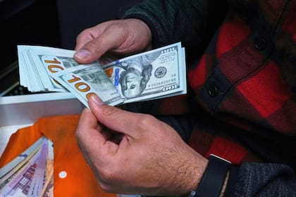 Desde el Banco Central comunicaron que a partir de enero de 2026, el piso y el techo de las bandas cambiarias se actualizarán todos los meses