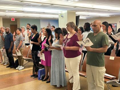 Desde el envío de documentación hasta tomar el Juramento de Lealtad; hay 10 pasos para naturalizarse en Estados Unidos