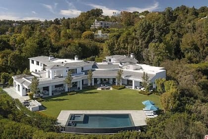 Desde el exterior, la nueva mansión de JLo y Ben Affleck es como un palacio, la casa de los sueños de cualquiera