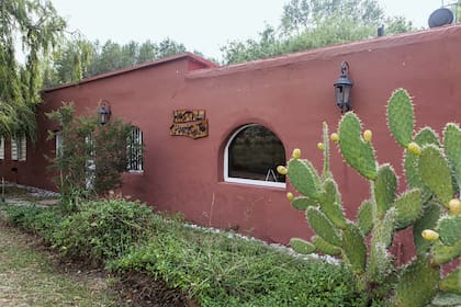 Desde el hostal, se puede seguir la ruta jesuita que llega a La Candelaria o animarse a Oro Grueso.