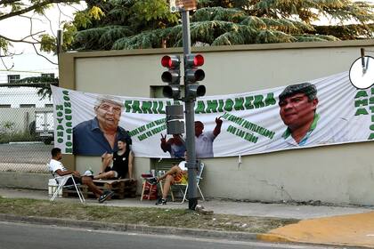 Desde el jueves 18 de febrero, los militantes de camioneros están en las afueras del parque industrial.