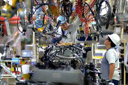 Desde el lunes venderá en el país tres modelos de su marca premium Lexus