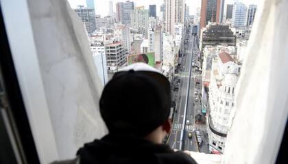 Desde el mirador del Obelisco, se ve distinta la ciudad de Buenos Aires