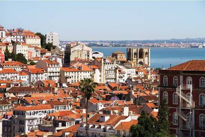 Desde el Mirador San Pedro Alcántara se ven La Baixa, el río Tajo y la colina del Castillo San Jorge