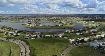 Desde el municipio aclararon que la rama del árbol cayó dentro de un predio privado que no presentaba denuncias ni reclamos previos