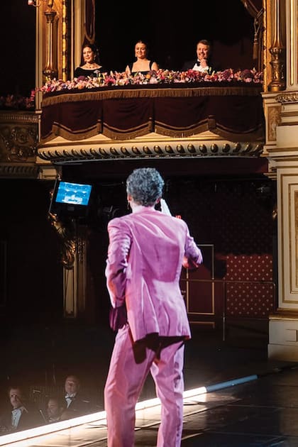 Desde el palco oficial del Teatro Real de Copenhague, Isabella
y su familia aplaudieron el concierto con pasajes de la ópera El barbero
de Sevilla.