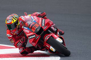 Bagnaia, de la sanción a firmar un póquer y acechar al campeón Quartararo