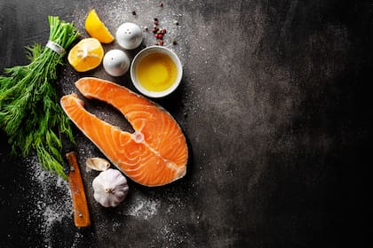 Desde el salmón hasta las semillas de chía, el Omega-3 está presente en diferentes alimentos (Foto: Freepik)