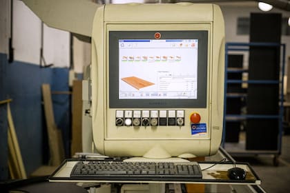 Desde esta pantalla se maneja el proceso de pegar los bordes a cada uno de los cortes.