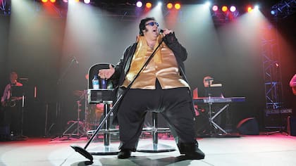 Desde hace 20 años, Pete le rinde homenaje al Elvis de la última etapa, gordo y extravagante, que tenía la mejor voz de su carrera, profunda, densa y con matices