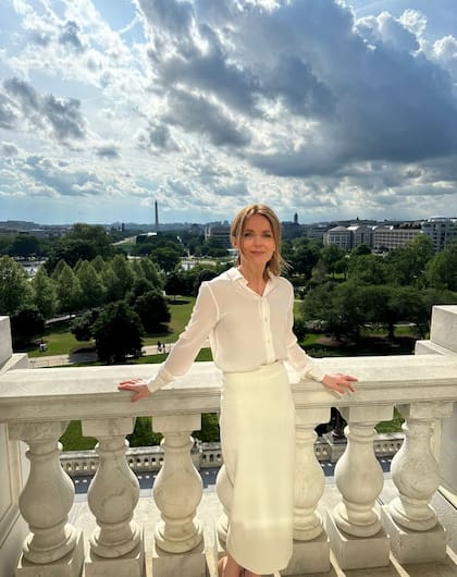 Desde hace años la ex Spice Girl viste solo de blanco (Captura: Instagram @gerihalliwellhorner)