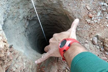 Desde hace dos días un centenar de efectivos trabajan sin descanso y con cámaras para rescatar al pequeño