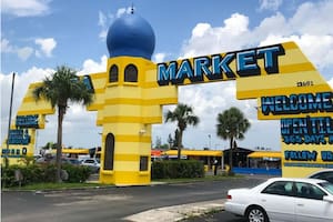 Nostalgia en Miami por el cierre de un concurrido mercado de pulgas