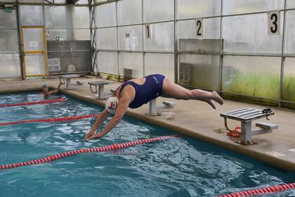 Desde hace siete años Eliana Busch compite con marcapasos. Es capaz de nadar hasta 1500 metros