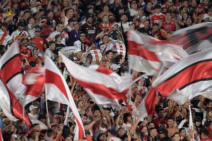 Desde hace tiempo hay murmullos en el Monumental, cuando no cantos cuestionadores, propiciados por la actuación de un River que no parece obra de Marcelo Gallardo.