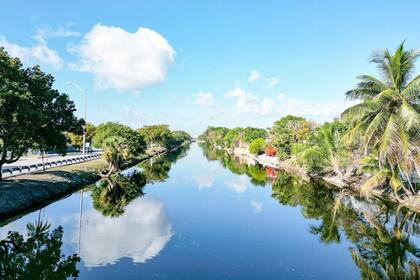 Desde hace varias décadas, las autoridades de Hialeah se enfrentan al desafío de garantizar el abasto de agua potable en la ciudad