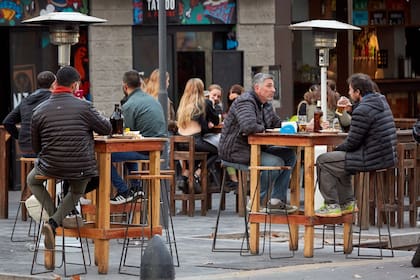 Por cinco días, en sintonía con la celebración del Día del Padre, no regirá en Mendoza el esquema reservas en restaurantes según DNI