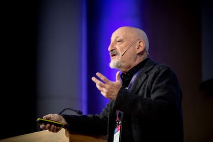 Desde Italia, el matemático creador de la ciencia post normal Silvio Funtowicz, propone las bases para reconstruir la sociedad.