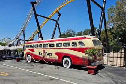 Desde julio de 2024, ambas compañías operan bajo una sola identidad corporativa llamada Six Flags