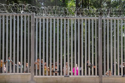 Desde junio de 2024, cruzar la frontera de manera ilegal es una razón para no ser elegible para solicitar asilo en EE.UU. (AP Foto/Agnieszka Sadowska, Archivo)