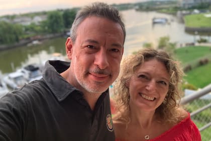 Desde junio, Julio Ardita decidió tomarse un año sabático; “me encanta viajar: escale montañas en los Himalayas, nadé con tiburones y ballenas, he volado en parapente y me he lanzado de paracaídas; con mi esposa Victoria hemos estado por todos lados; también me gusta mucho cocinar