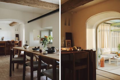 Desde la cocina se sale a un living protegido por una pérgola, una de las modificaciones con las que se encontró el estudio Pareil.