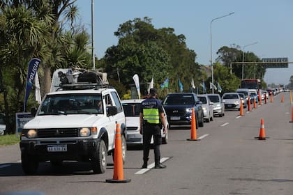 Desde la madrugada, se registró un intenso ingreso de turistas a Mar del Plata, donde se reforzaron los controles