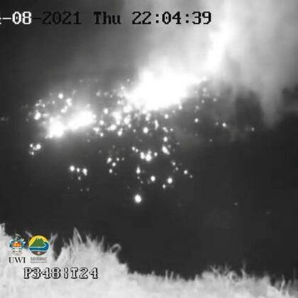 Desde la noche del jueves se vio actividad volcánica en La Soufrière