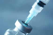 Un informe destaca que la vacunación evitó 154 millones de muertes, pero alerta por una conducta que dejó la pandemia