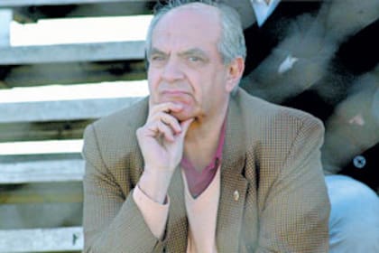 Desde la platea. Armando Capriotti, vicepresidente de Chacarita, en la platea del estadio de San Martín