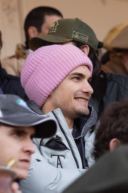 Desde la tribuna, Camilo “Jeta” Castagnola siguió atento la presentación de su prima Myla.