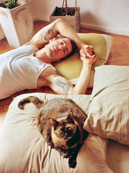 Desde momentos íntimos hasta salidas, sorprendió con una serie de fotos inéditas (Foto: Instagram @deboranishimoto)