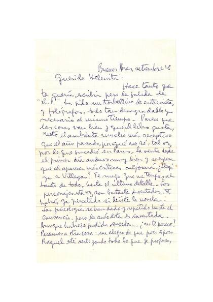 Desde París, por carta, Manuel Puig le pregunta a su amiga Helenita si había llegado a Villegas su segunda novela, Boquitas Pintadas