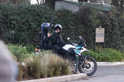 Desde pasado el mediodía del viernes, las inmediaciones de Jardín de Paz fueron blindadas con la seguridad privada de Goyo y con agentes policiales.