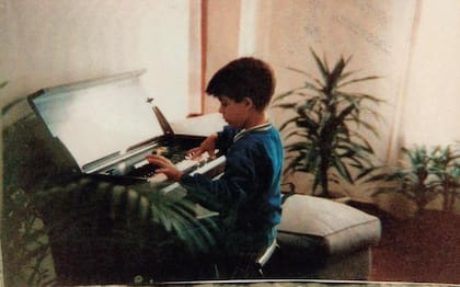 Desde pequeño Javier mostró fascinación por los teclados