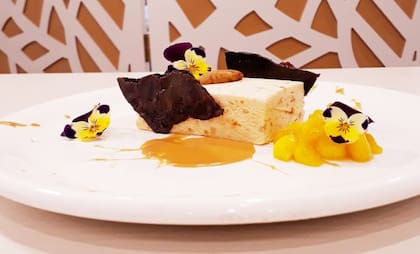 Desde Picnic, la patisserie de Tandil, Julieta Poracchia propone este turrón de dulce de leche.