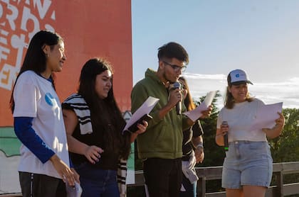 Desde que egresó del hogar, Néstor es parte de Guía Egreso, una organización que nuclea a chicos y chicas que, como él, no fueron adoptados