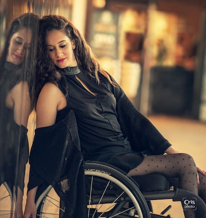 Desde que era una nena le gustaba mucho colocarse frente al espejo, poner música, armar coreografías, bailar, cantar y actuar.