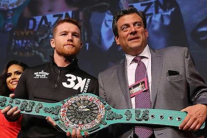 Desde que Mike Tyson afirmó públicamente que el rol terapéutico del cannabis fue decisivo en su transformación de iracundo deportista a próspero empresario , la relación entre esta hierba y el boxeo se “familiarizó”. Sobre todo, cuando WADA (Agencia Mundial del Deporte) – encargada de los controles antidoping en las competencias olímpicas y deporte profesional - legalizó el uso del cannabidol (CBD), sustancia química que se encuentra en la marihuana, para todos los atletas a partir de 2020.