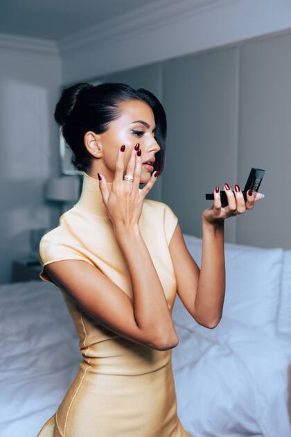 Desde que oficializaron su amor, la presencia de Kika en los paddocks es habitual. La influencer portuguesa, además, postea sus impresiones en sus redes sociales. En esta foto, con productos Givenchy.