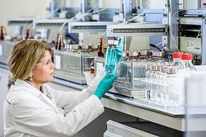 ¿Qué significa que un medicamento sea seguro? Innovación, calidad y ciencia detrás de cada etapa