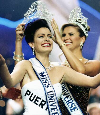 Desde que Torres obtuvo la corona, ha construido una carrera destacada como actriz, presentadora y modelo (FB/Miss Universe)