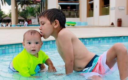 "Desde que Valentín tiene uso de razón le dijimos que su hermano era especial, que no hablaba porque no podía y que tenía que ayudarlo".