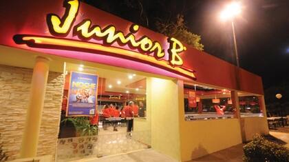 Desde quesadillas veggie hasta tacos y fajitas, Junior B tiene un amplio menú mexicano