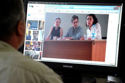 Desde Rusia, Snowden mantuvo la vigencia de las repercusiones del espionaje masivo de la NSA con diversas videoconferencias y participaciones en congresos y universidades