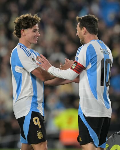 Desde siempre Julián mostró su devoción por Messi (Foto. @juliaanalvarez)